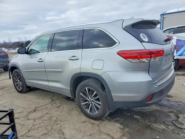 5TDJZRFH4HS362269 2017 TOYOTA HIGHLANDER - Image 2