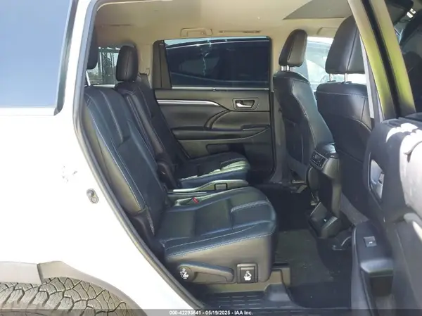 5TDJZRFH4HS363437 2017 TOYOTA HIGHLANDER - Image 8