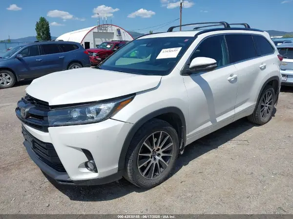 5TDJZRFH4HS363549 2017 TOYOTA HIGHLANDER - Image 2