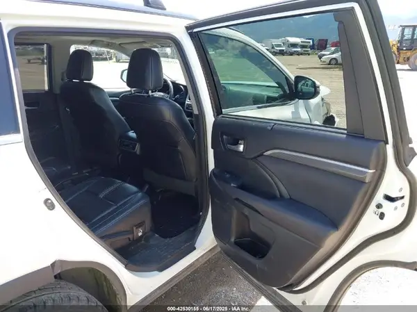 5TDJZRFH4HS363549 2017 TOYOTA HIGHLANDER - Image 8