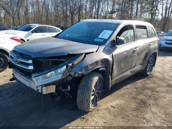 5TDJZRFH4HS365172 2017 TOYOTA HIGHLANDER - Image 2