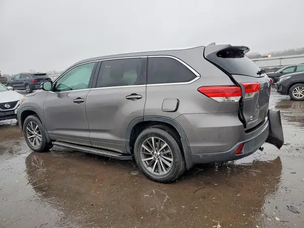 5TDJZRFH4HS366533 2017 TOYOTA HIGHLANDER - Image 2