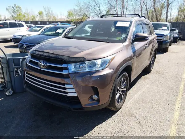5TDJZRFH4HS367780 2017 TOYOTA HIGHLANDER - Image 2