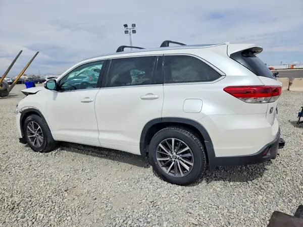 5TDJZRFH4HS369223 2017 TOYOTA HIGHLANDER - Image 2