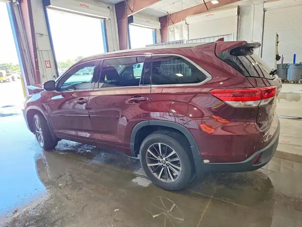 5TDJZRFH4HS372185 2017 TOYOTA HIGHLANDER - Image 2