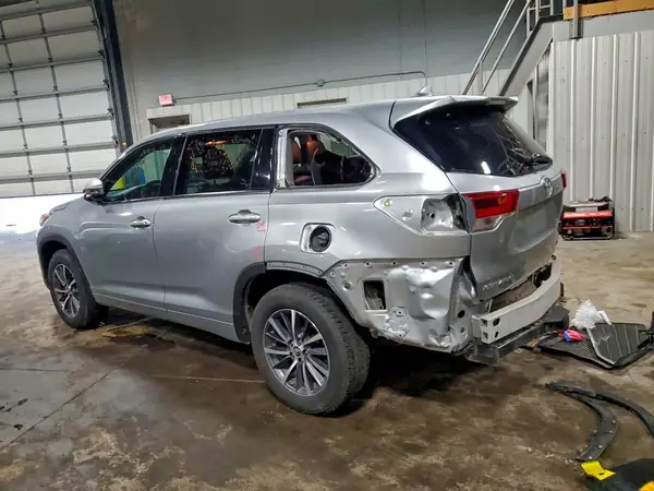 5TDJZRFH4HS372672 2017 TOYOTA HIGHLANDER - Image 2