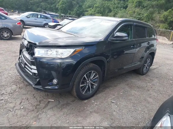 5TDJZRFH4HS375135 2017 TOYOTA HIGHLANDER - Image 2