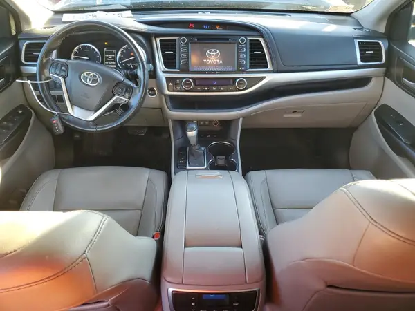 5TDJZRFH4HS375961 2017 TOYOTA HIGHLANDER - Image 8