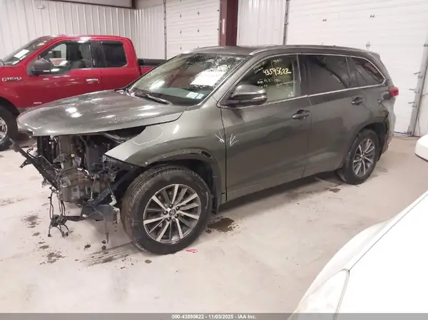 5TDJZRFH4HS376480 2017 TOYOTA HIGHLANDER - Image 2