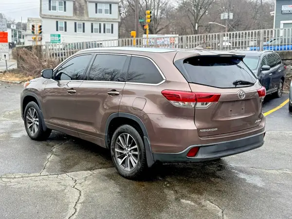 5TDJZRFH4HS380349 2017 TOYOTA HIGHLANDER - Image 2
