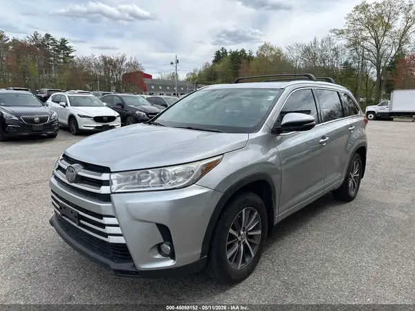 5TDJZRFH4HS381579 2017 TOYOTA HIGHLANDER - Image 2