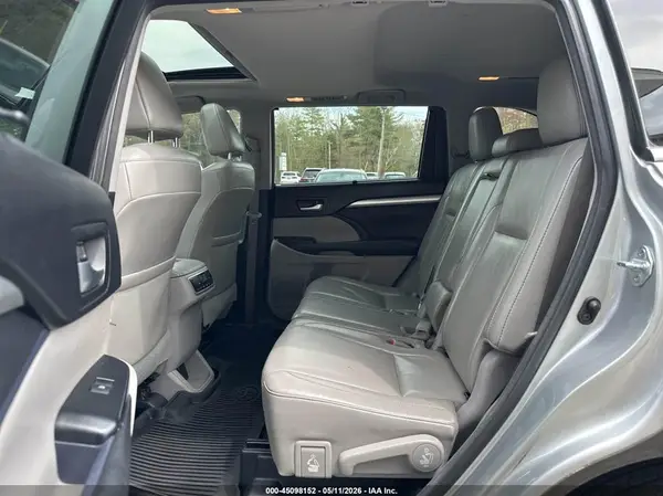 5TDJZRFH4HS381579 2017 TOYOTA HIGHLANDER - Image 8