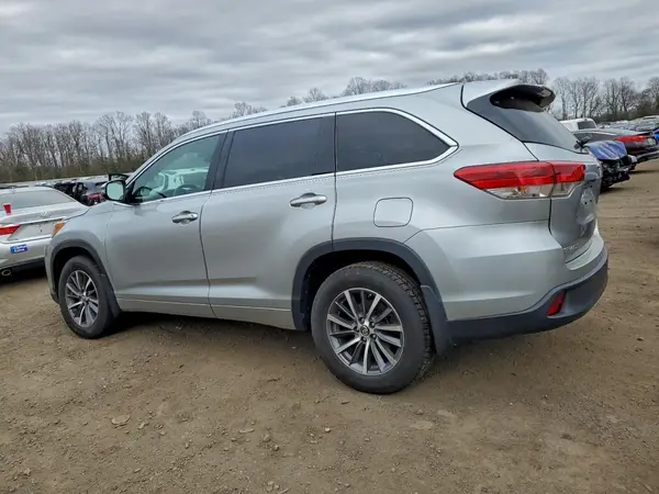 5TDJZRFH4HS383705 2017 TOYOTA HIGHLANDER - Image 2