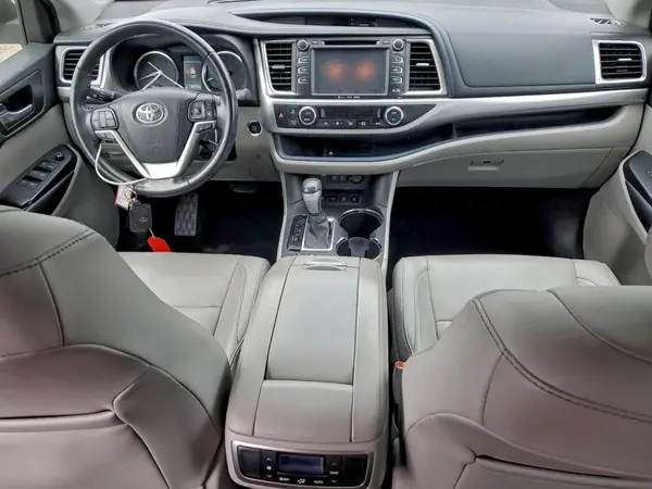 5TDJZRFH4HS383705 2017 TOYOTA HIGHLANDER - Image 8