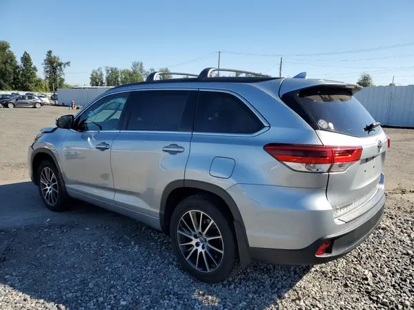 5TDJZRFH4HS385552 2017 TOYOTA HIGHLANDER - Image 2
