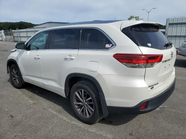 5TDJZRFH4HS389729 2017 TOYOTA HIGHLANDER - Image 2
