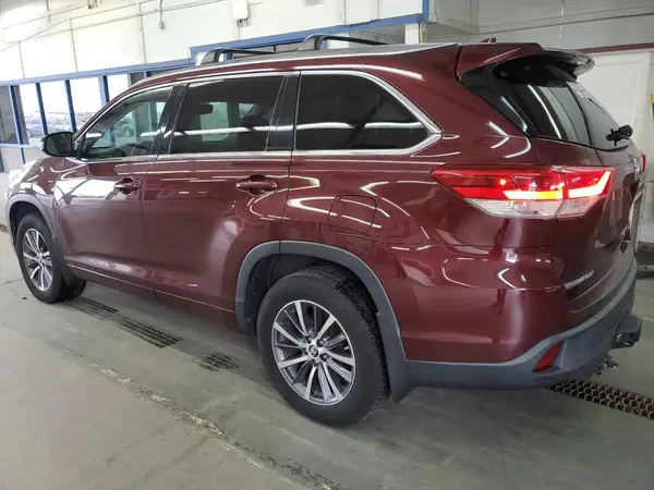 5TDJZRFH4HS398592 2017 TOYOTA HIGHLANDER - Image 2
