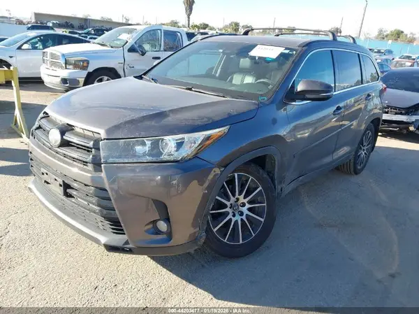 5TDJZRFH4HS398687 2017 TOYOTA HIGHLANDER - Image 2