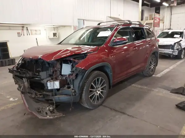 5TDJZRFH4HS399371 2017 TOYOTA HIGHLANDER - Image 2