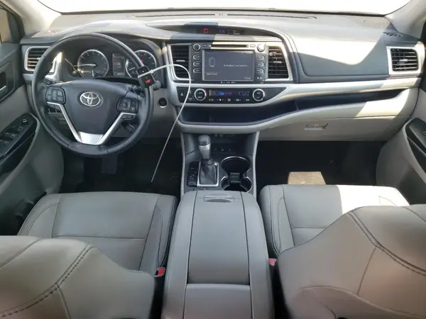 5TDJZRFH4HS400096 2017 TOYOTA HIGHLANDER - Image 8