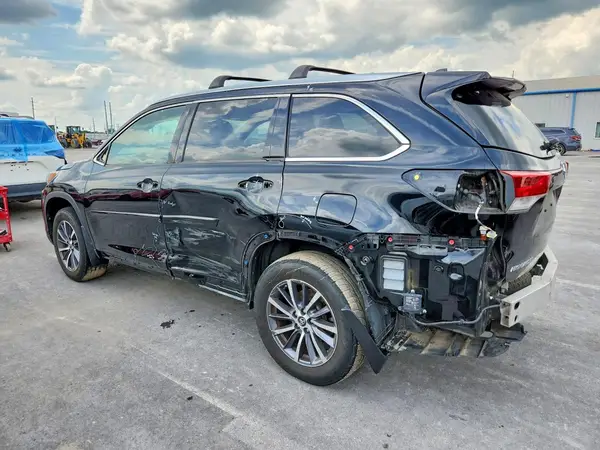 5TDJZRFH4HS400177 2017 TOYOTA HIGHLANDER - Image 2