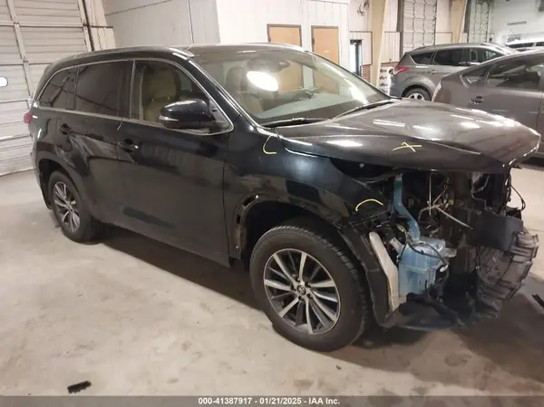 5TDJZRFH4HS400597 2017 TOYOTA HIGHLANDER - Image 1