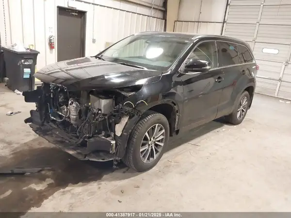 5TDJZRFH4HS400597 2017 TOYOTA HIGHLANDER - Image 2