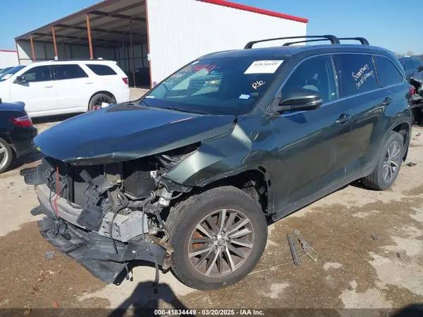 5TDJZRFH4HS402186 2017 TOYOTA HIGHLANDER - Image 2