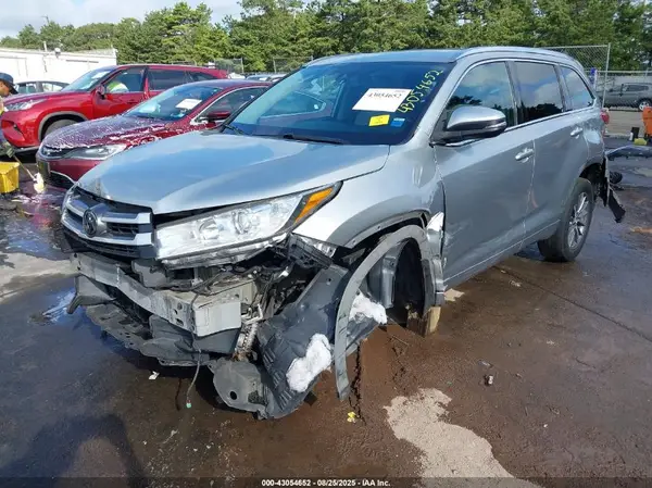 5TDJZRFH4HS403774 2017 TOYOTA HIGHLANDER - Image 2