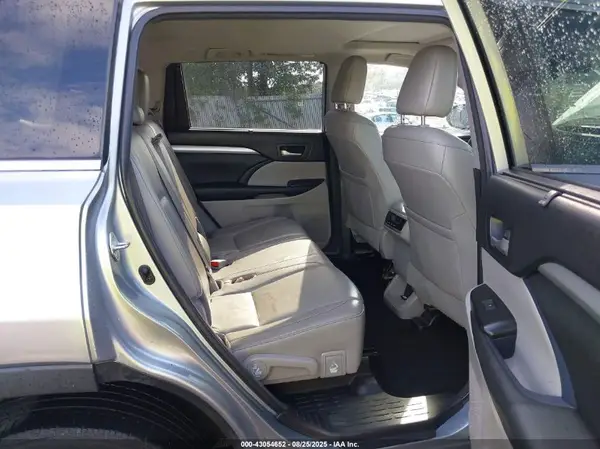 5TDJZRFH4HS403774 2017 TOYOTA HIGHLANDER - Image 8