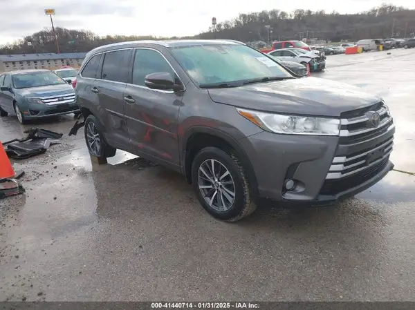 5TDJZRFH4HS409798 2017 TOYOTA HIGHLANDER - Image 1