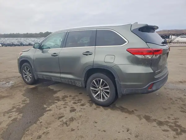 5TDJZRFH4HS414967 2017 TOYOTA HIGHLANDER - Image 2