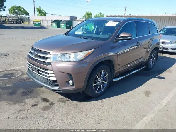 5TDJZRFH4HS419151 2017 TOYOTA HIGHLANDER - Image 2