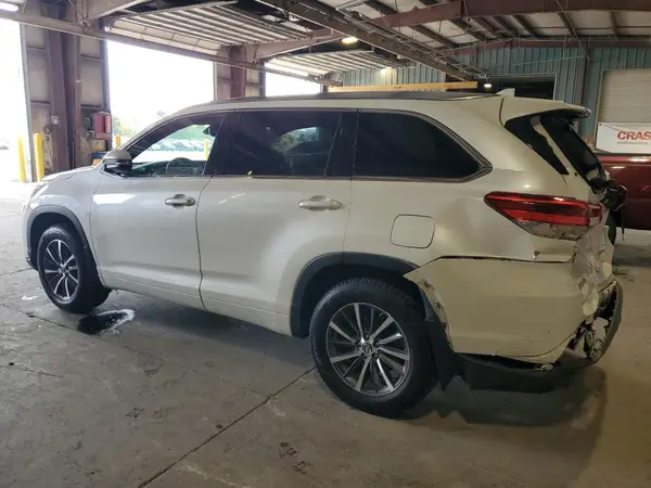 5TDJZRFH4HS421370 2017 TOYOTA HIGHLANDER - Image 2