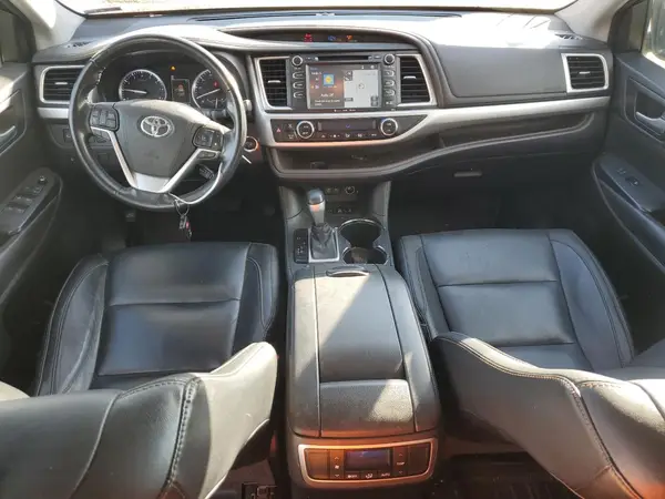 5TDJZRFH4HS421370 2017 TOYOTA HIGHLANDER - Image 8