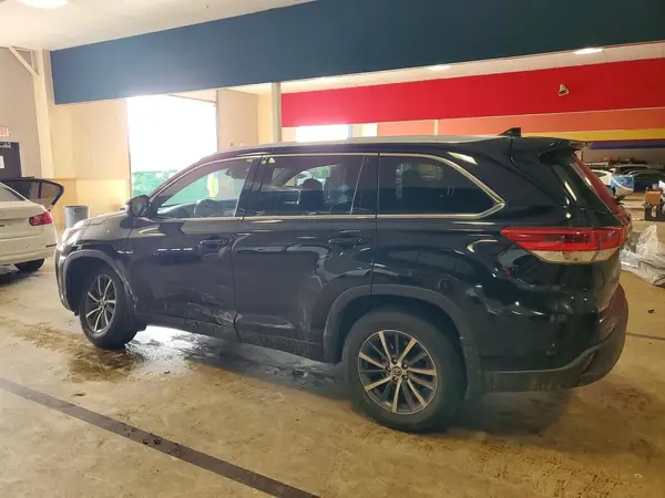 5TDJZRFH4HS421708 2017 TOYOTA HIGHLANDER - Image 2