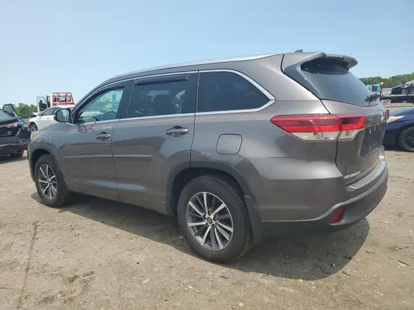 5TDJZRFH4HS424771 2017 TOYOTA HIGHLANDER - Image 2