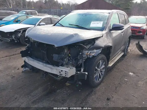 5TDJZRFH4HS426925 2017 TOYOTA HIGHLANDER - Image 2