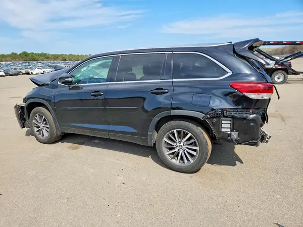 5TDJZRFH4HS428903 2017 TOYOTA HIGHLANDER - Image 2