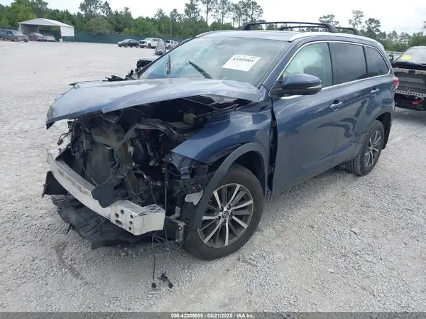 5TDJZRFH4HS430070 2017 TOYOTA HIGHLANDER - Image 2