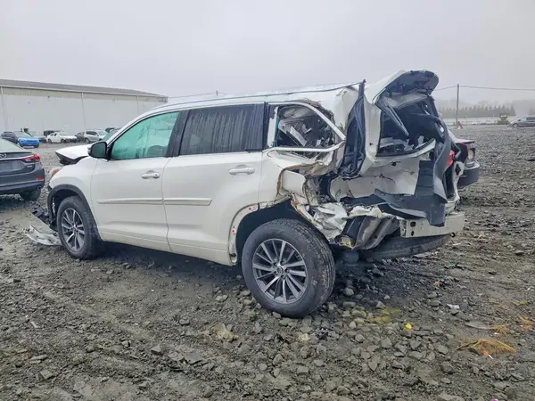 5TDJZRFH4HS431266 2017 TOYOTA HIGHLANDER - Image 2