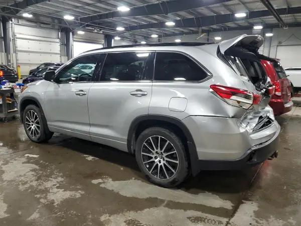 5TDJZRFH4HS434488 2017 TOYOTA HIGHLANDER - Image 2
