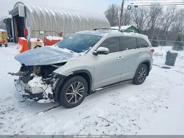 5TDJZRFH4HS440730 2017 TOYOTA HIGHLANDER - Image 2