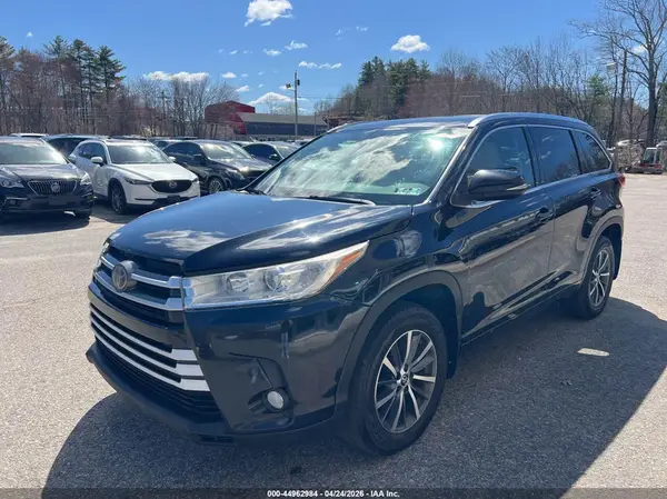 5TDJZRFH4HS444650 2017 TOYOTA HIGHLANDER - Image 2
