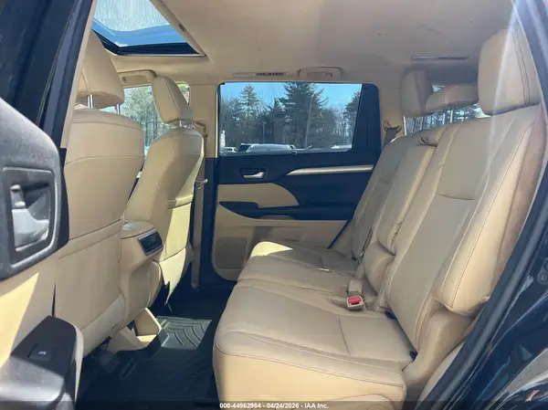 5TDJZRFH4HS444650 2017 TOYOTA HIGHLANDER - Image 8
