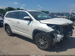 5TDJZRFH4HS446950 2017 TOYOTA HIGHLANDER