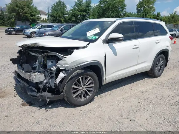 5TDJZRFH4HS448617 2017 TOYOTA HIGHLANDER - Image 2