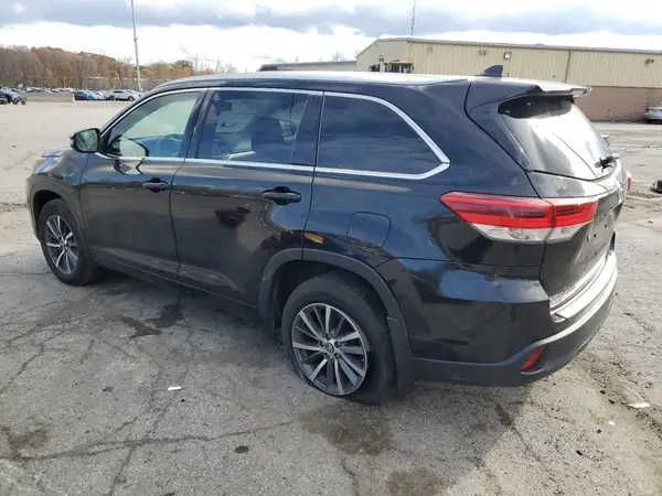 5TDJZRFH4HS452389 2017 TOYOTA HIGHLANDER - Image 2