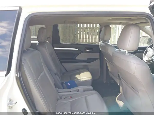 5TDJZRFH4HS453655 2017 TOYOTA HIGHLANDER - Image 8