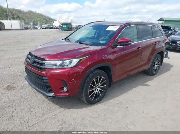 5TDJZRFH4HS455048 2017 TOYOTA HIGHLANDER - Image 2